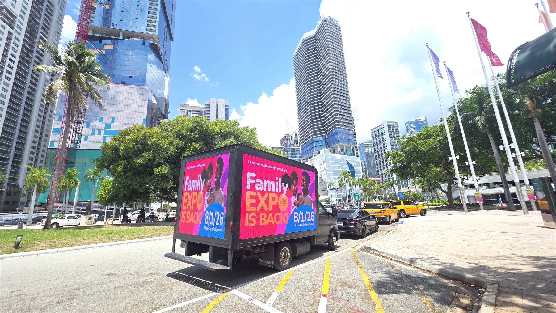 Camión de Street Vision Media con pantallas LED en Downtown Miami