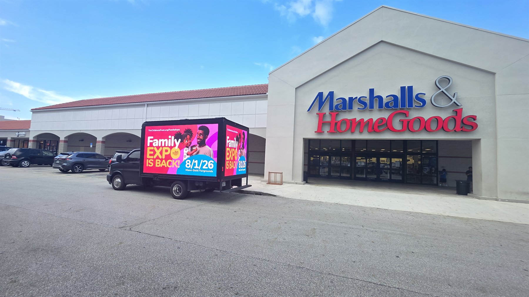 Camión LED en una ruta comercial de Miami